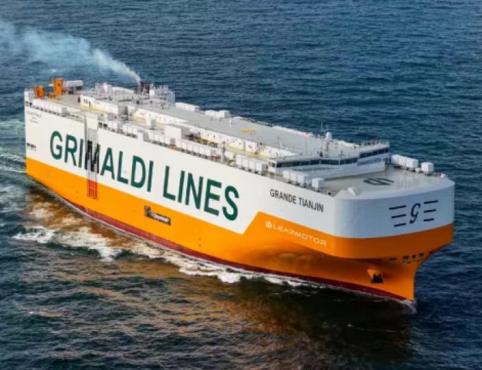 零跑携手格里马尔迪新船首航欧洲，首批发运逾 2500 台电动车