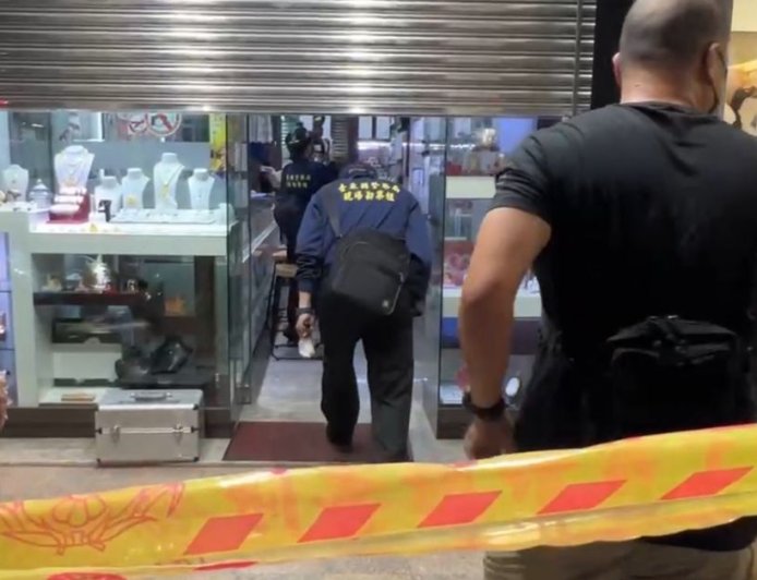 快訊／台東銀樓搶案！男買父親節禮物「突噴辣椒水」奪60萬項鍊