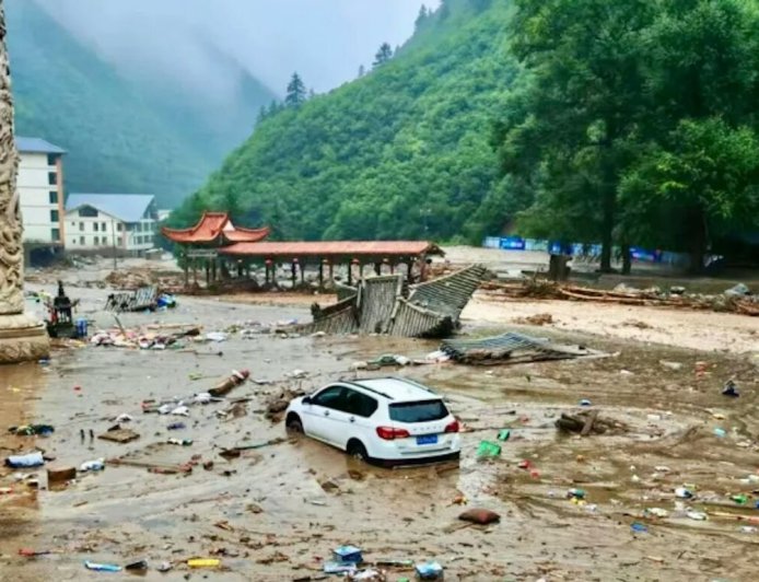 甘肅山洪10死33失聯　災民家被沖走、汽車擰成麻花