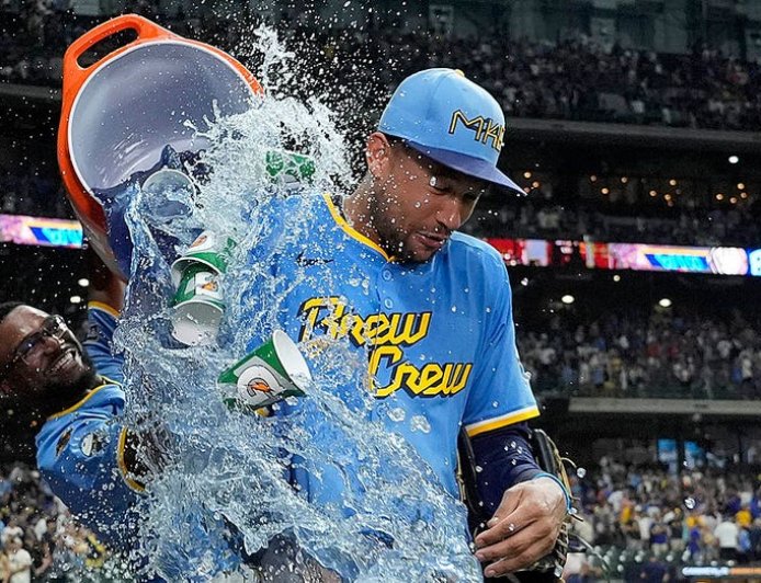 Brewers win 7th straight in epic fashion as Blake Perkins makes spectacular throw against Mets
