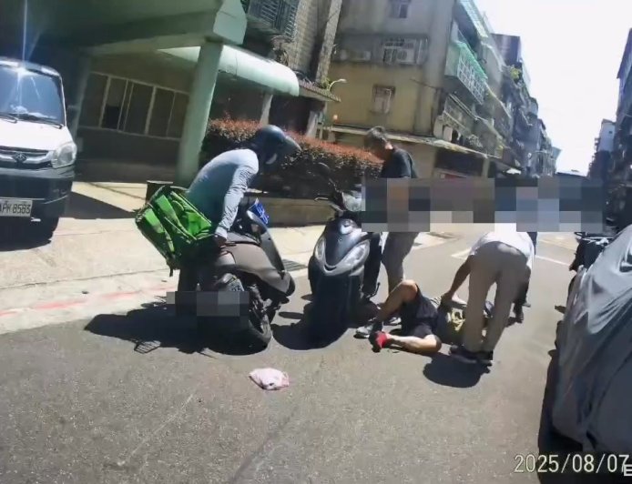 保大警追逃逸移工!正義哥載中隊長圍捕摔車 驚險過程曝