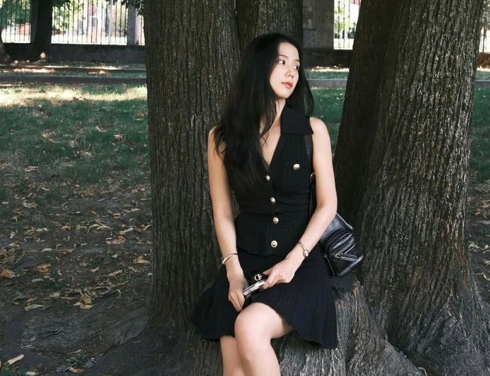 Jisoo私服首飾全被代言品牌包了 戴百萬卡地亞手環當貨女王