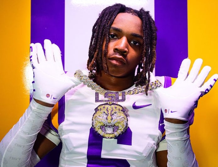 LSU football player accused of harboring 2 murder suspects in his dorm