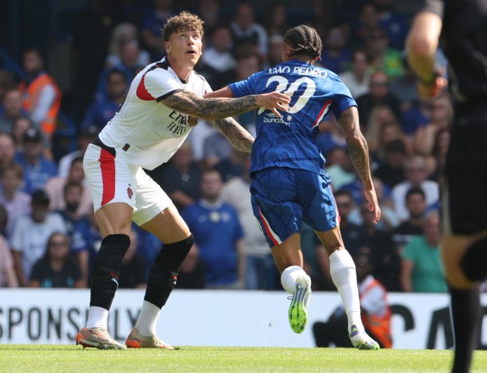 AC Milan star has nightmare 18 minutes against Chelsea with own goal and red card