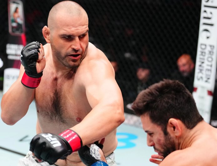 Brutally cut UFC heavyweight signs for rival promotion and gets instant title shot against double champion