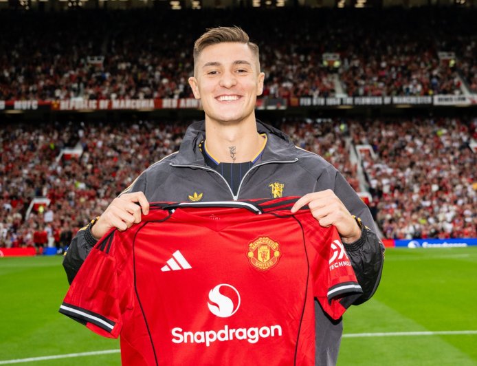 Manchester United appear to leak Benjamin Sesko’s number as new star changes shirt for friendly