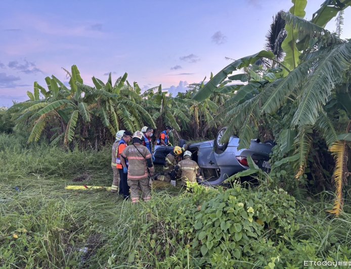 台南安南台江大道逆向車禍！　轎車貨車對撞翻覆3人輕傷送醫