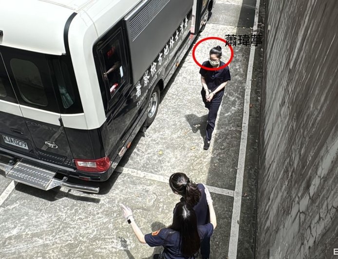 詐1.1億公益款！高䠷名模戴銬移審　頂級奢華清單曝光氣死人