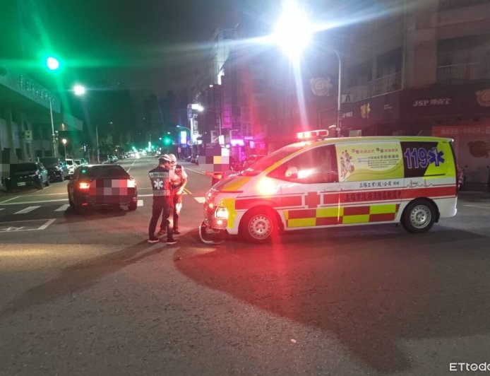 路口不禮讓直撞救護車「害車頭受損」 高雄36歲駕駛慘了