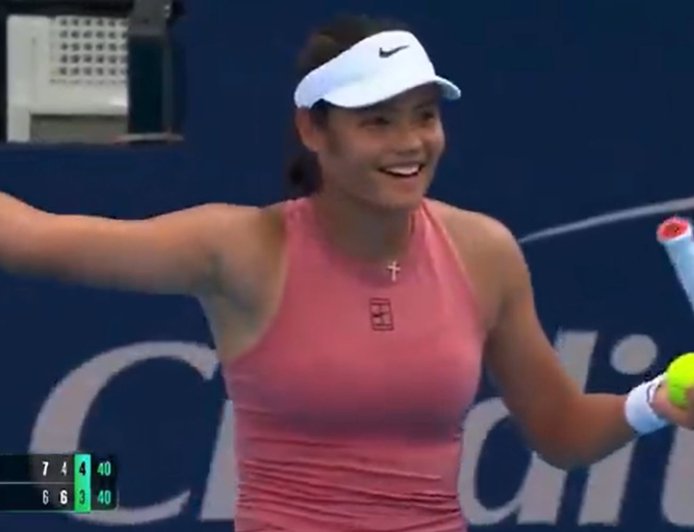 ‘It’s ridiculous’ – Crowd agrees with Emma Raducanu following umpire’s exasperated response to unusual issue