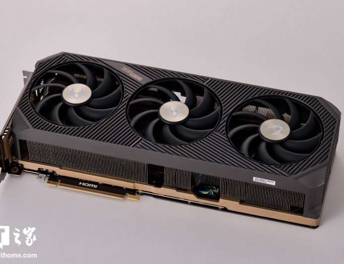 【IT之家开箱】索泰 GEFORCE RTX 5090 D v2 24GB SOLID OC 显卡图赏：棱角分明的性能“硬汉”