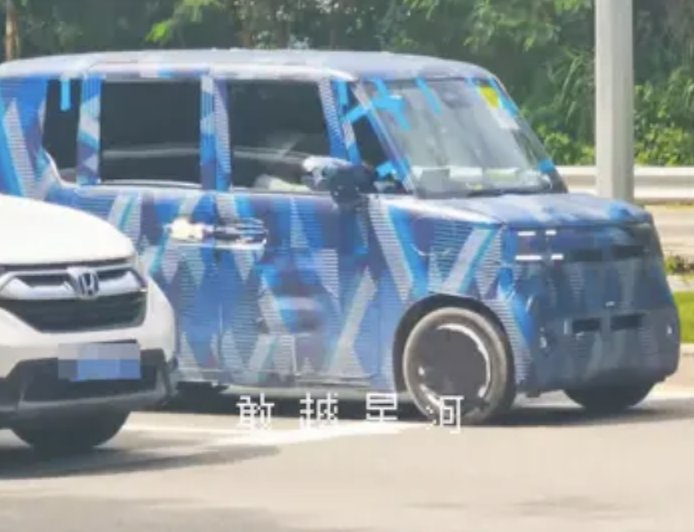 比亚迪日本市场特供 K-Car 车型谍照曝光：方正外形配后排侧滑门、20 千瓦时电池 WLTC 续航约 180 公里