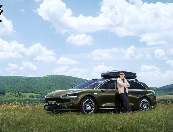 鸿蒙智行首款旅行车享界 S9T 新增“赤茶橘”内饰配色，8 月 18 日开启预订