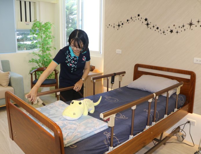 全國首創身障機構設安寧病房　愛維養護中心「曉明軒」用愛陪伴