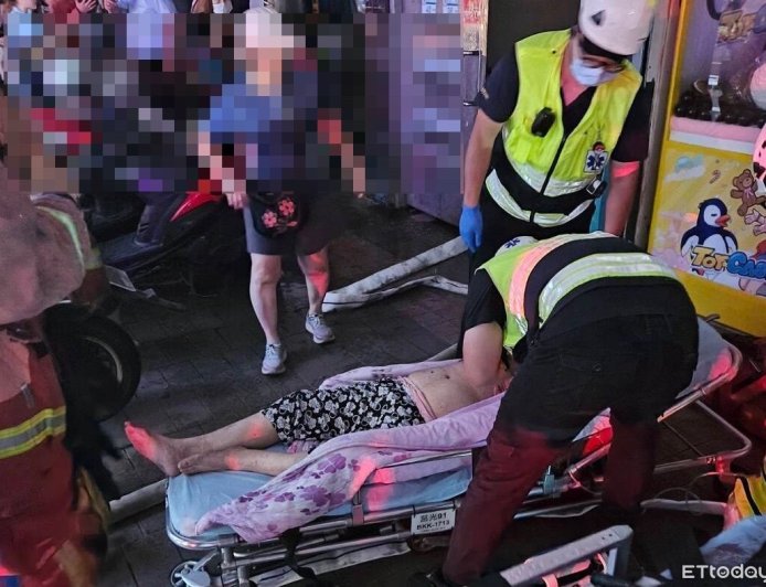 快訊／板橋牛肉麵店2樓火警！3人被救出　男屋主命危搶救中