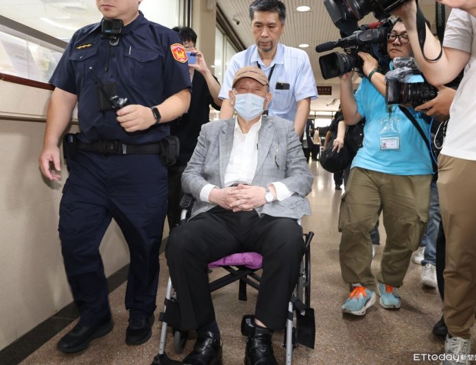 沈慶京出庭嘆:害了柯文哲 願將容積獎勵「信託給法院」求解套
