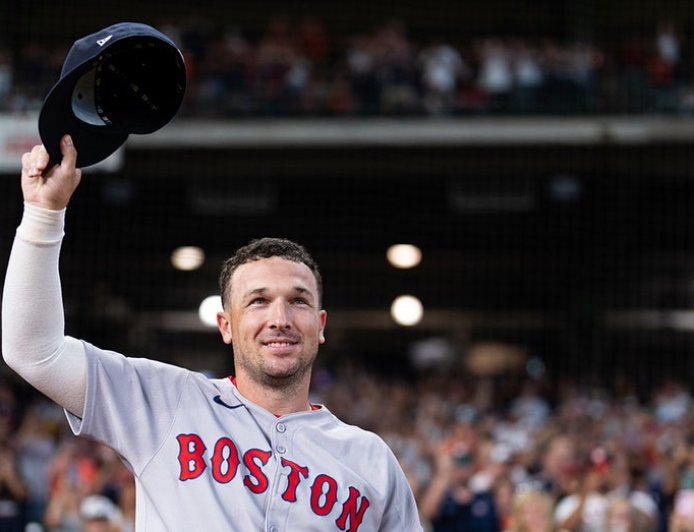 Red Sox's Alex Bregman makes history in return to Astros home ballpark, drawing cheers and jeers from fans