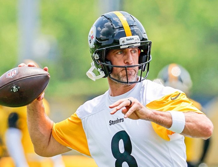 Aaron Rodgers calls new NFL helmet a 'damn spaceship' amid ongoing equipment struggles