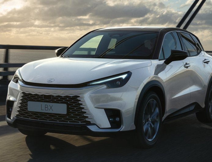 台灣「LEXUS新年式LBX小休旅」3車型降價！配備隔音升級