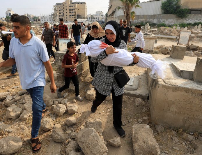 以色列在加沙城杀害61人，整个飞地死亡人数至少达100人