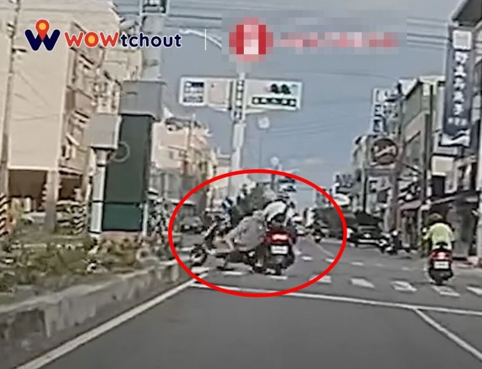 「人肉雄三」想轉就轉！2國中女雙載突鬼切　倒楣騎士撞上3傷