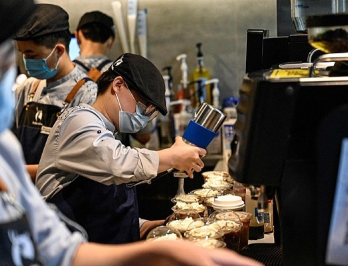 “不交社保”潜规则被打破，快餐茶饮的缴纳现状如何？