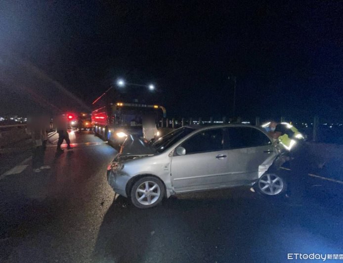 嘉義台82「3車追撞」!1大3童受傷送醫 肇事女竟棄車徒步跑了