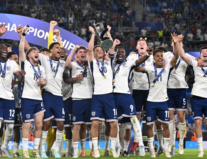 Nottingham Forest strike deal for England Under-21 hero as key contract clauses revealed