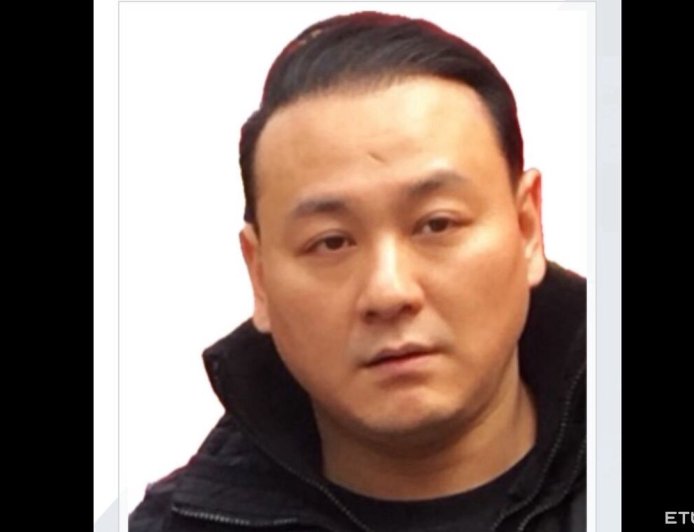 白狼之子張瑋侵占公款逃漏稅拒入監　警發查緝專刊！正面照曝光