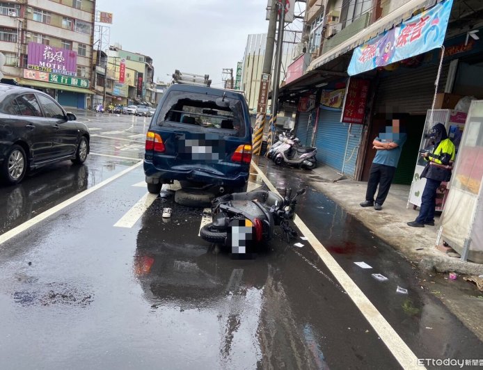 屏東死亡車禍！24歲女騎士追撞「停紅燈小貨車」　送醫搶救不治