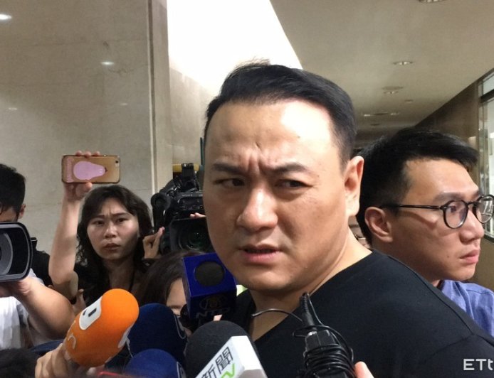 白狼之子張瑋侵占公款未入監遭通緝 傳出早已離台至少半年