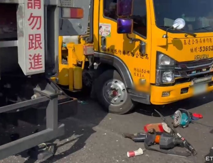 國道追撞防撞車！嘉義某國中棒球隊師生8傷　骨折、昏迷送醫搶救