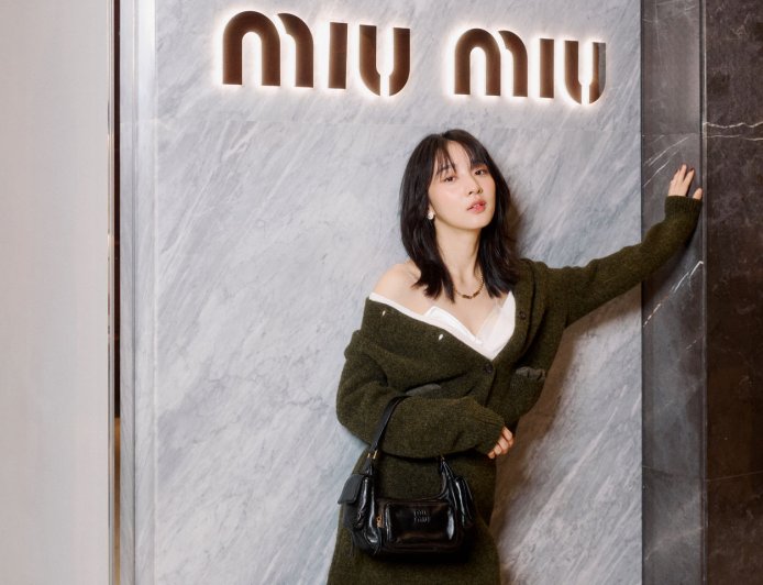 李沐變Miu Miu女孩想整套打包穿去圖書館　水晶襪配胸衣知性龐克範本