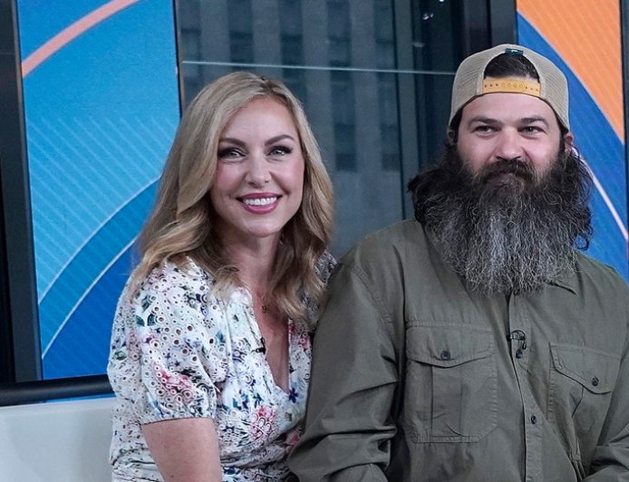 'Duck Dynasty' stars' teen daughter shows off growing baby bump in first full social media reveal