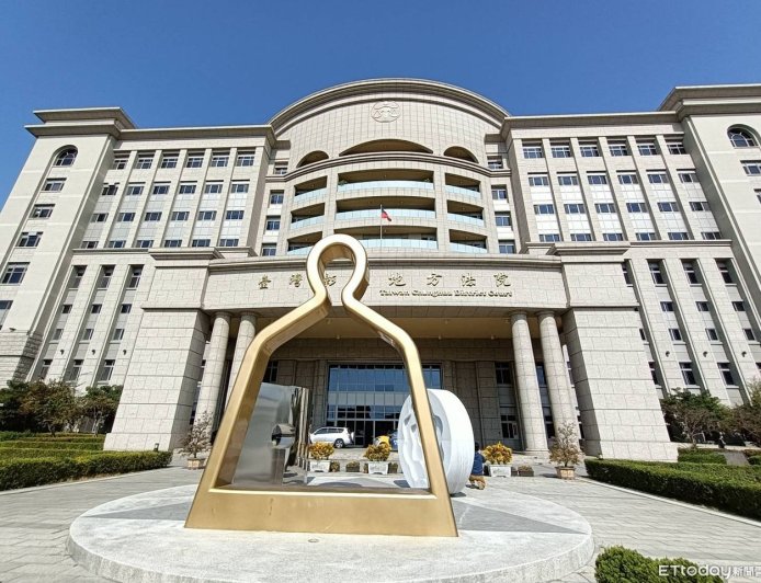 控鄰掛3米「黑布」害她憂鬱症!拍門嚇哭幼童 法官這樣判