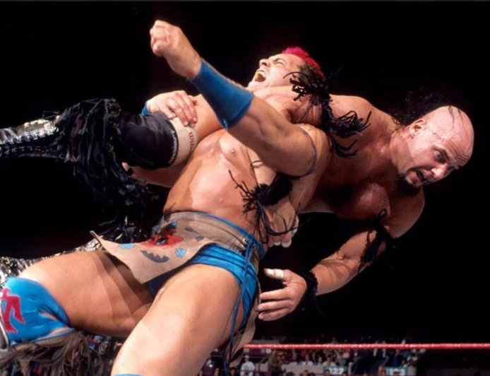 ‘He could still go’ – Fans floored by unrecognisable 90s WWE legend in emotional reunion photo