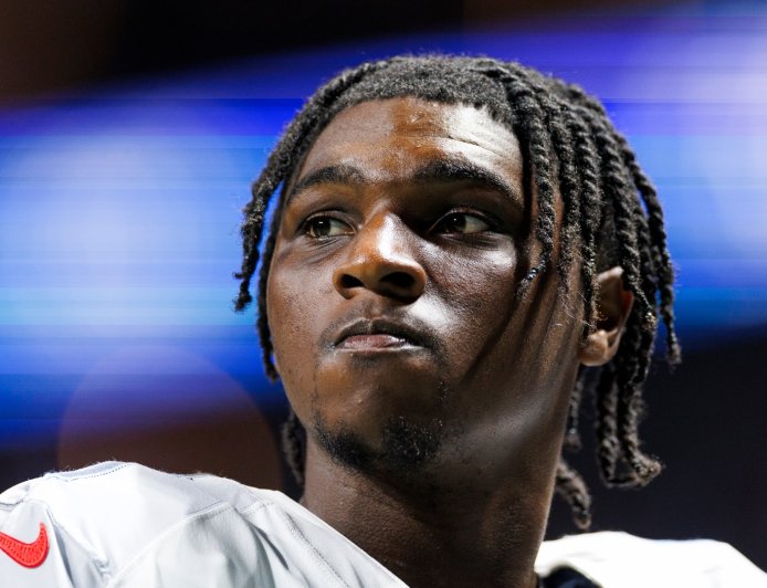 ‘This is outrageous’ – Fans divided after top NFL pick Cam Ward struggles again with lopsided numbers