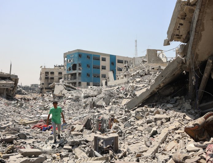 以色列瞄准试图帮助加沙城被困民众的急救人员