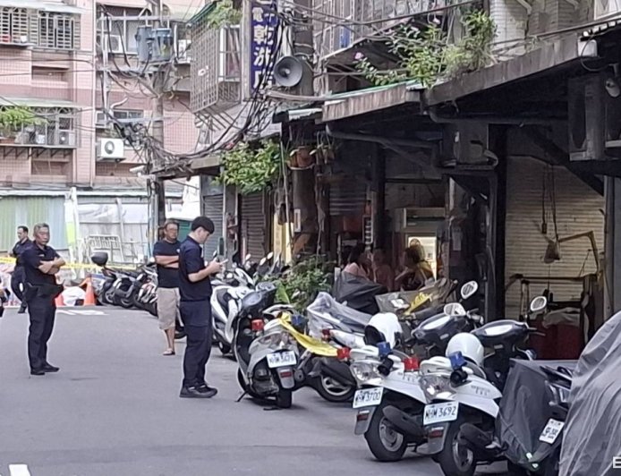 快訊／土城逆子砍媽媽再自殘　母親送醫搶命不治
