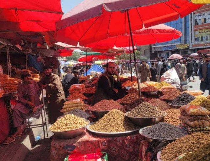 塔利班执政四周年：经济困境与阿富汗人的艰难生活