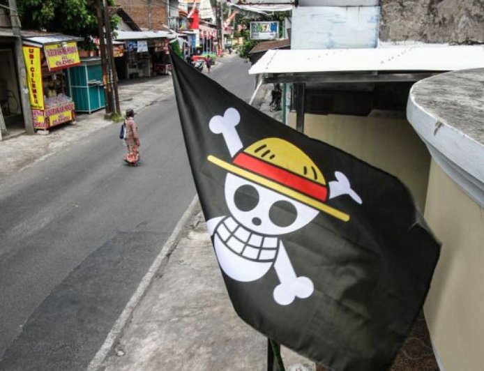 印尼独立 80 周年：民众举起动漫《海贼王》旗帜以抗议政府