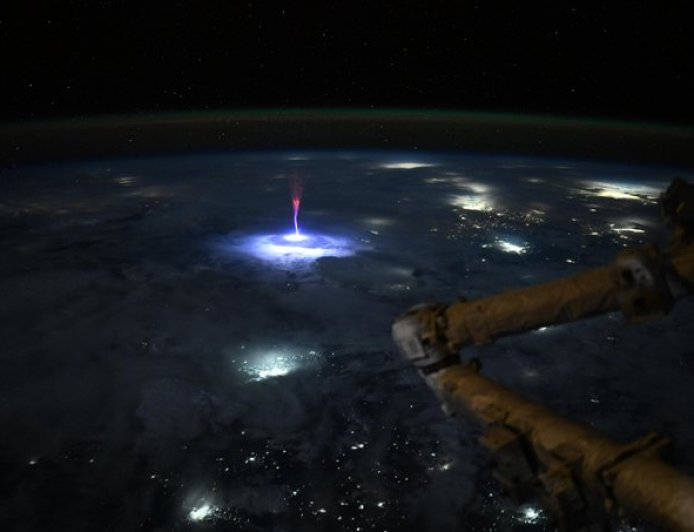 国际空间站宇航员拍到罕见巨型喷流，NASA 呼吁公众提交相关照片