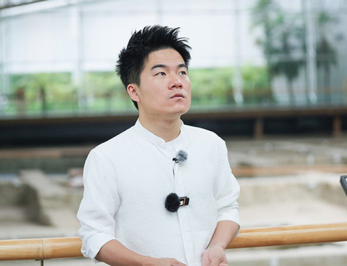 罗永浩曝董宇辉年入二三十亿，与辉同行回应：信息不属实