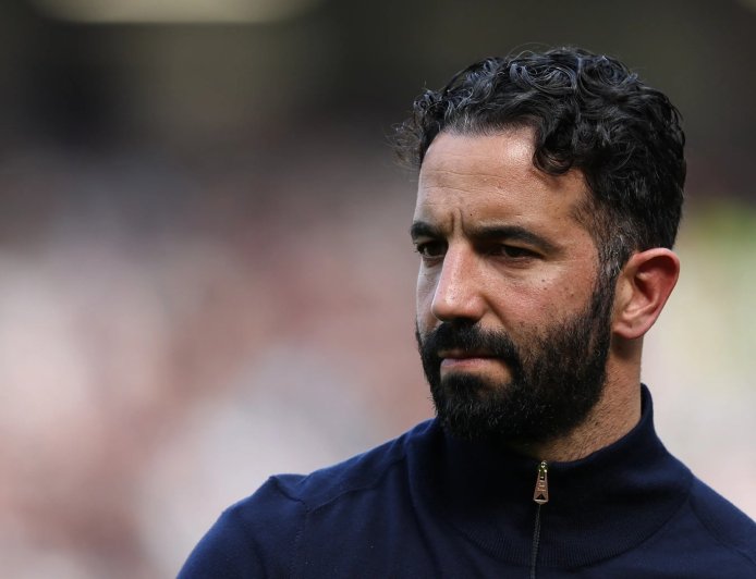 Manchester United urged not to sign for former star who was brutally axed