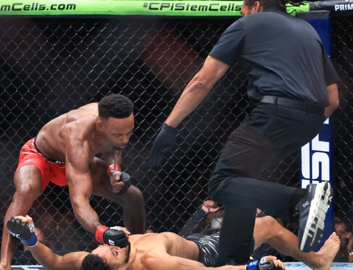 Unbeaten British UFC fighter scores wild spinning elbow KO to continue collision course to title