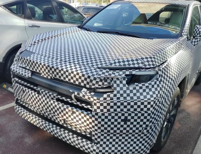 「第6代TOYOTA RAV4」大陸再曝光！入門搭2.0升汽油、另有2.0升油電