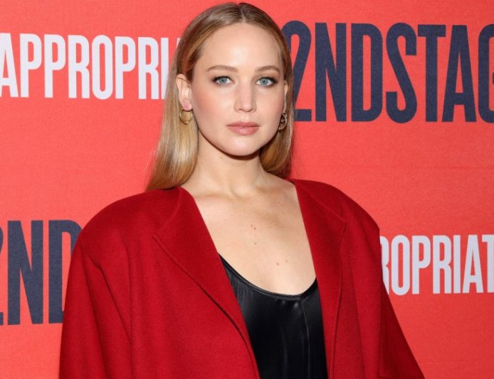 Jennifer Lawrence Just Convinced Us to Add These Versatile $23 Slippers to Our Cart