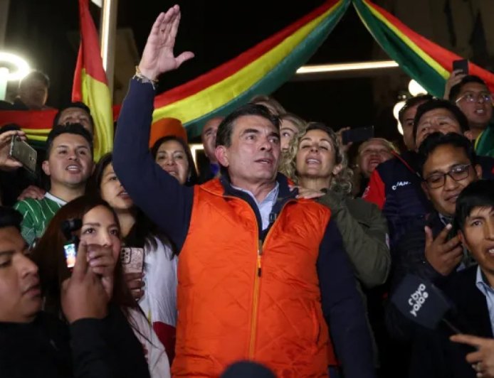 玻利维亚将举行中右翼总统决选