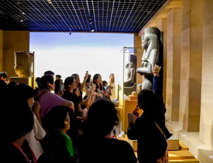 我曾在大英博物馆，看到一位伊拉克学者在伊拉克文物前流泪