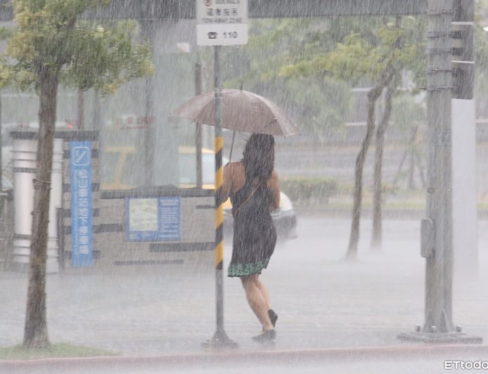 快訊／高雄市2區時雨量98毫米　列一級淹水警戒